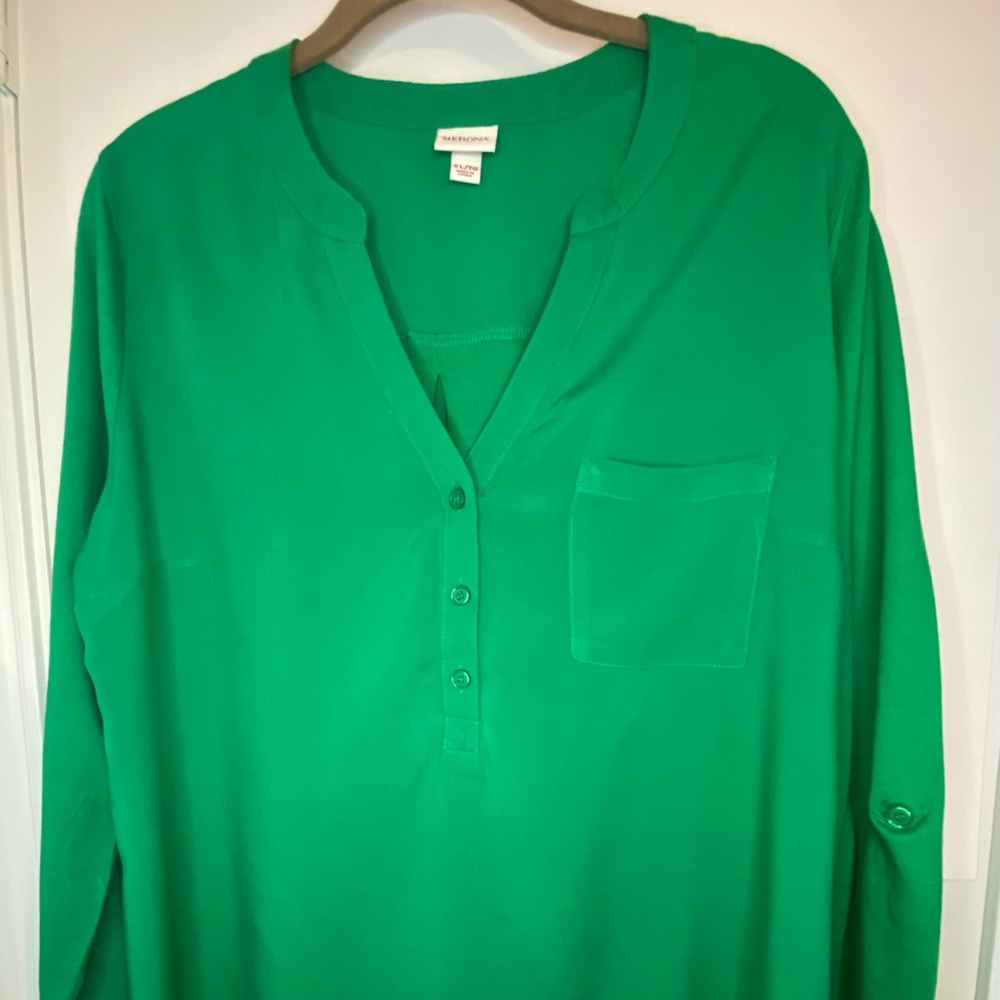Emerald green Henley top with 3/4 sleeves.